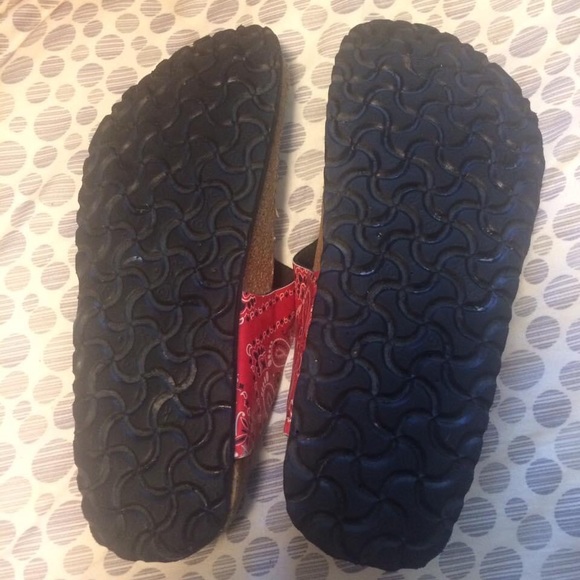 SOLD‼️ PAPILLIO By Birkenstock Gizeh Bandana Print Sandal - Picture 7 of 10